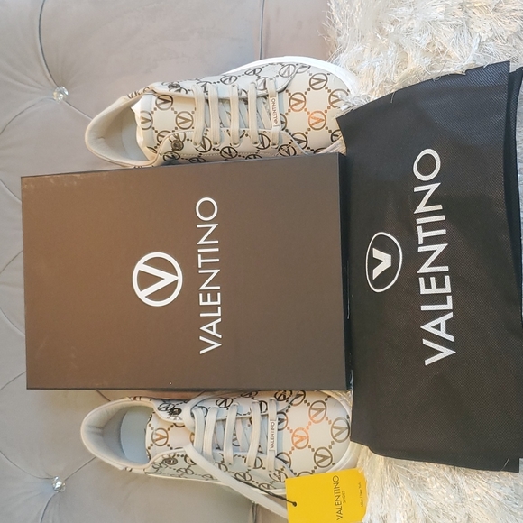 Valentino Shoe.. - Picture 2 of 15